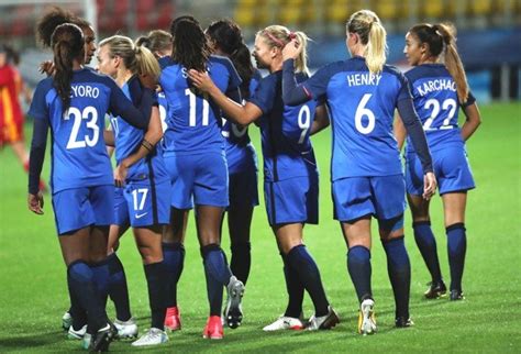 Les red flames vont s'envoler pour la suisse où elles joueront mardi une rnecontre de qualification pour l'euro féminin. Le football féminin dispose d'une meilleure image que le ...