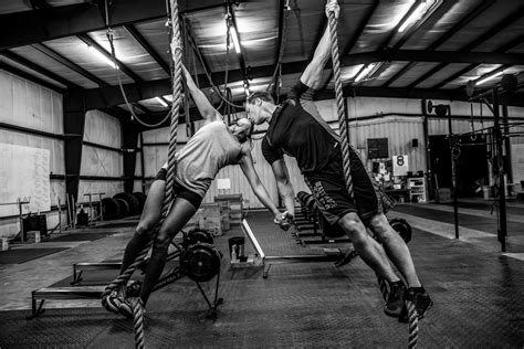 Crossfit Couples Engagement Photos Are Nothing Short Of Badass Huffpost