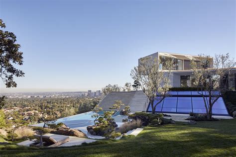 Los Angeles Hillside Villa Retreat With Daring Modern Architecture