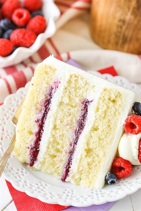 We're back with yet another deliciously sweet white chocolate idea, just in case the first few didn't quite give you what you needed! 50 Layer Cake Filling Ideas: How to Make Layer Cake (Recipes)