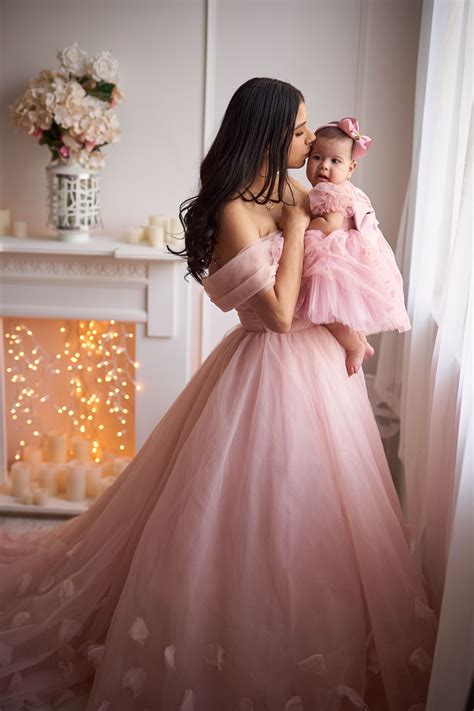 Sesión De Fotos Princesas Mom Daughter Matching Dresses Mom Daughter
