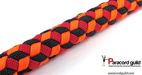 Here you will learn how to make a paracord wristband. Triaxial weave aka. Qbert weave - Paracord guild
