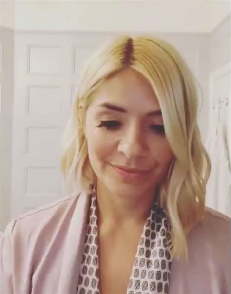 Holly Willoughby Shows Off Her Natural Beauty As She Takes All Her Makeup Off On Camera Irish