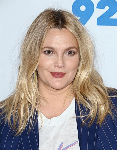 Drew Barrymore Dyed Her Hair Buttery Blonde And We Cant Stop Staring Drew Barrymore Drew