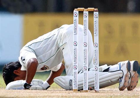 Mohammad Ashraful Raises His Bat After His Fourth Test Hundred