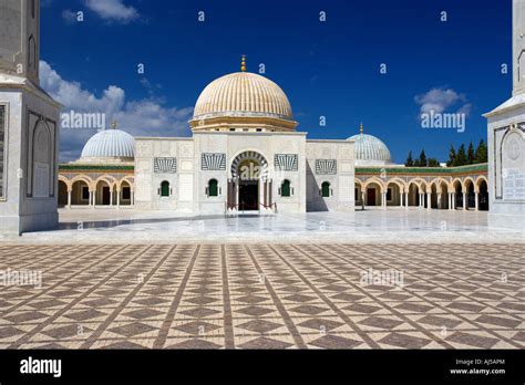 Habib Bourguibas Mausoleum At Monastir Tunisia Stock Photo Alamy