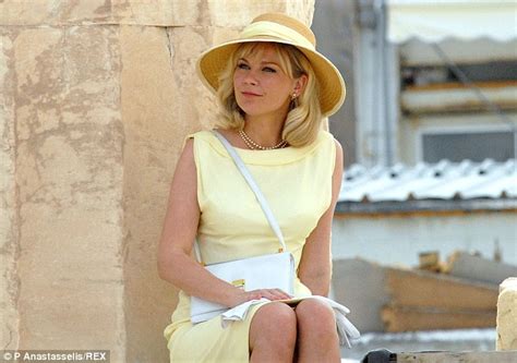 Kirsten Dunst Is Spotted Smoking In London Daily Mail Online