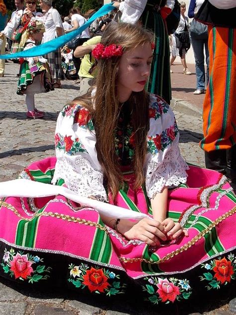 costume of Łowicz poland polish clothing slavic clothing traditional outfits