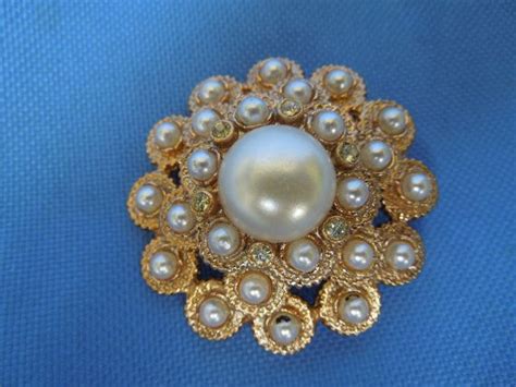 Vintage Sarah Coventry Brooch Large Gold Toned With Faux Pearls And
