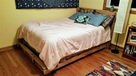 DIY palette bed frame | Palette bed, Palette bed diy, Palette bed frame