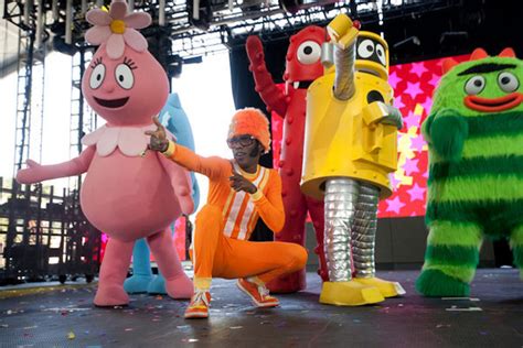 yo gabba gabba returns to the midstate bringing its lively party to