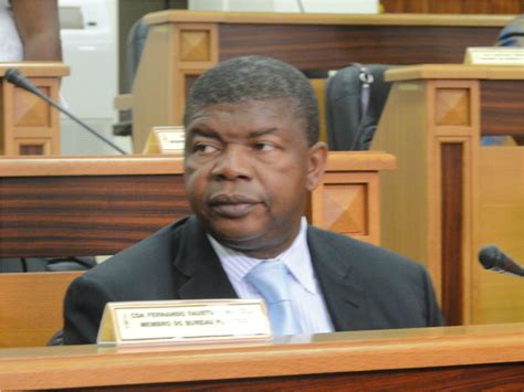 Ministro Da Defesa Angolano Apontado Como Sucessor De José Eduardo Dos Santos Esquerda