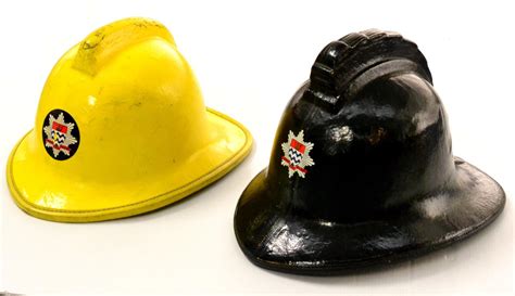 London Fire Brigade Helmet Black With Step Comb Yellow 2