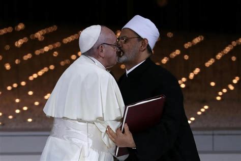 Esta Imagen Del Beso Del Papa Francisco Se Hizo Viral Enterate Por Qué La Gaceta Salta