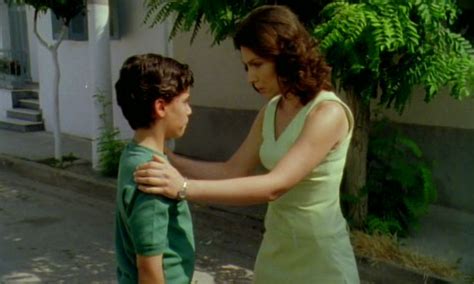 Acest film nu are sinopsis. Акробаты в саду / Akrovates tou kipou (2001) Греция DVD ...