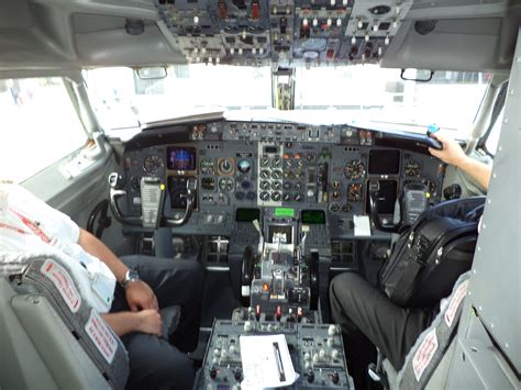 Boeing 737 300 Cockpit