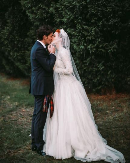 Yellow wiggle emma watkins, has shown off more stunning images from her april wedding to her fellow wiggle lachlan gillespie. Emma Wiggle shares adorable new wedding pictures. | Emma ...