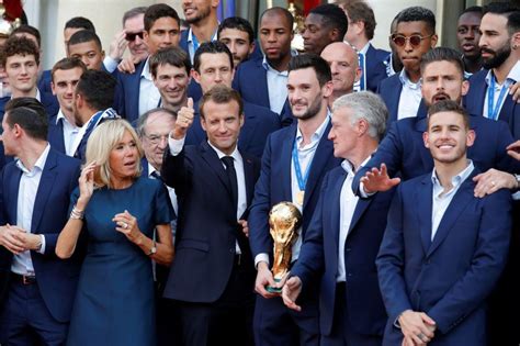 Coupe Du Monde La Fête Des Bleus Avec Emmanuel Et Brigitte Macron à L