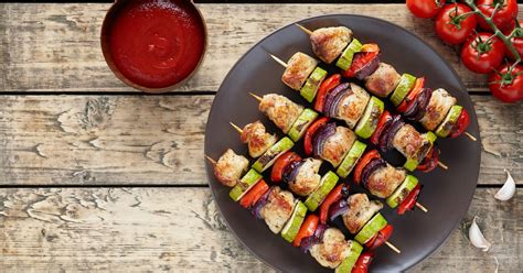 Fret no further with these tofu or chicken shish kabobs in the oven! How to Cook Shish Kabobs in the Oven | LIVESTRONG.COM