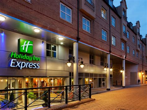 At the holiday inn express orange beach hotel, everything's as pretty as a postcard. West London Hotel: Holiday Inn Express London - Hammersmith