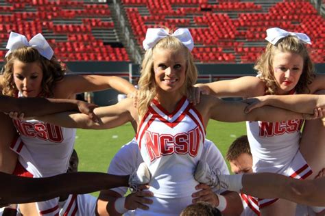 Drakesdrumuk Champs Sports Bowl Cheerleader Preview West Virginia V Nc State