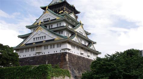 Osaka is a charming, relaxed city best known for its food, fun and nightlife—with some history and culture peeking through. A Brief History of Osaka Castle