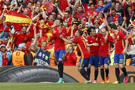 240 resultaten voor spanje voetbal. Samenvatting Spanje - Tsjechië | EK voetbal 2016