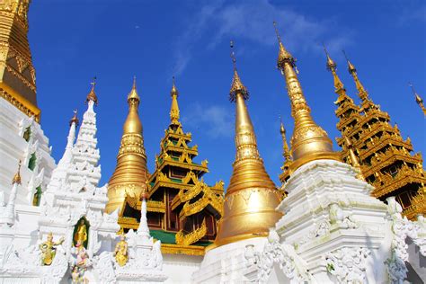 Fotos Gratis Cielo Ver Edificio Turista Viajar Torre Budista Budismo Religi N Punto