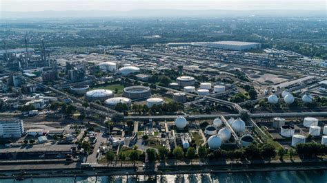 Ludwigshafen is a port on the west (left) bank of the rhine river. Ludwigshafen: Millionengeschäft für Monsanto-Übernahme ...