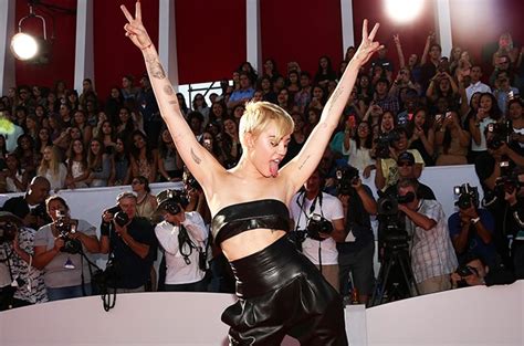 Miley Cyrus Frank Ocean And More Praise Caitlyn Jenners Vanity Fair
