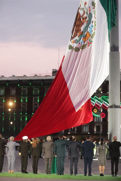 Izamiento De Bandera Desde El Zócalo De La Ciudad De México Presidencia De La República