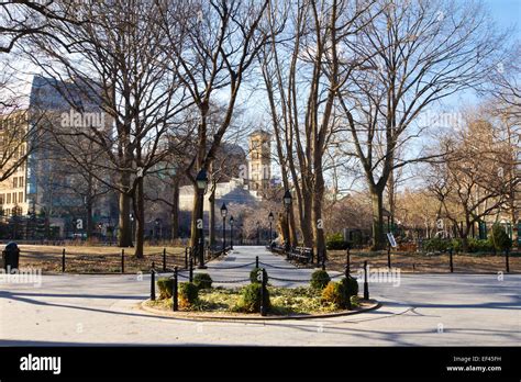 New York City Washington Square Park In Manhattan Stock Photo Alamy
