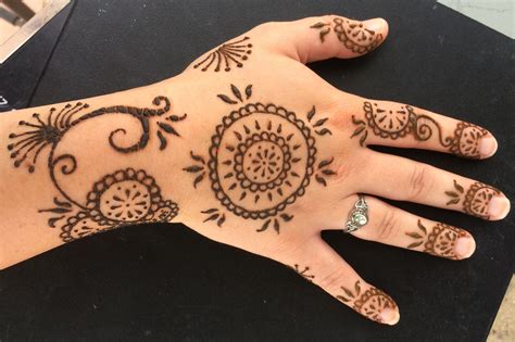 Beautiful Traditional Henna Tattoo Henna Hand Tattoo Henna Designs