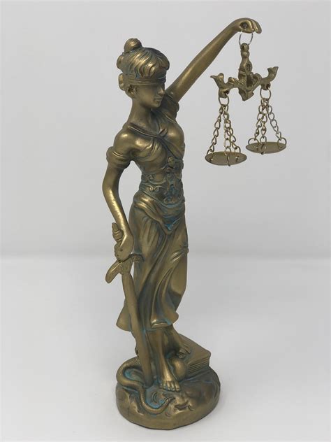 Estatua De La Justicia De La Dama Diosa Romana Griega De La Etsy