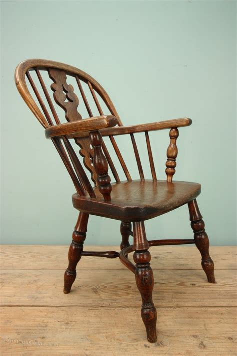 Maybe you would like to learn more about one of these? Childs Antique Windsor Chair. - Antiques Atlas