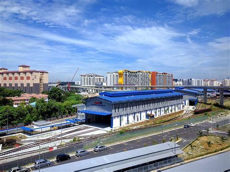 Lembah Subang LRT station, station in the vicinity of the NZX