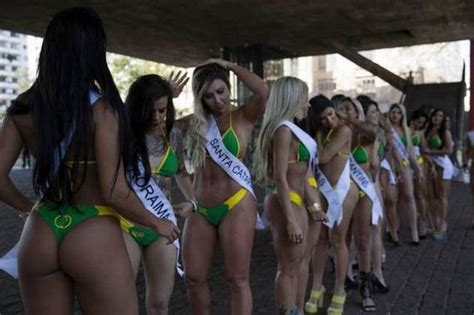 The Contestants Of Miss Bumbum 2015 Hit The Streets Of Brazil Barnorama