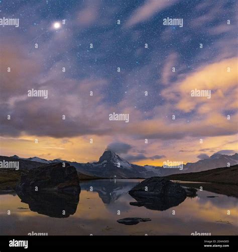 Starry Night Sky Moon Hi Res Stock Photography And Images Alamy