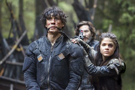 The 100 Octavia And Bellamy The 100 Show The 100 Tv Series The