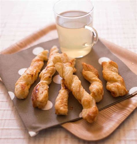 Tortillons de pâte feuilletée au sucre Recette