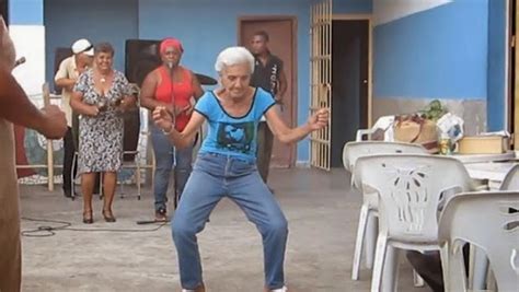 los mejores videos de abuelas bailando entretenimiento