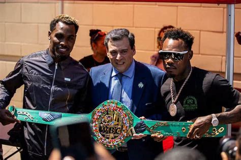 Mauricio Sulaiman Presents Wbc Freedom Belt To Houstons Mayor World