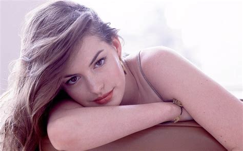 100 Anne Hathaway Wallpapers