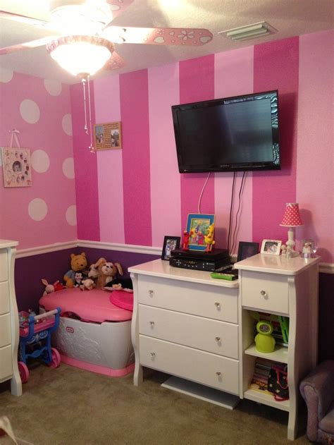 Other Striped Wall In Minnie Room Minnie Mouse Bedroom Mickey Mouse