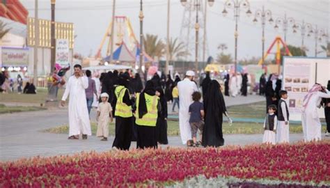 مهرجان الورد والفاكهة بتبوك يجذب 150 ألف زائر خلال 6 أيام