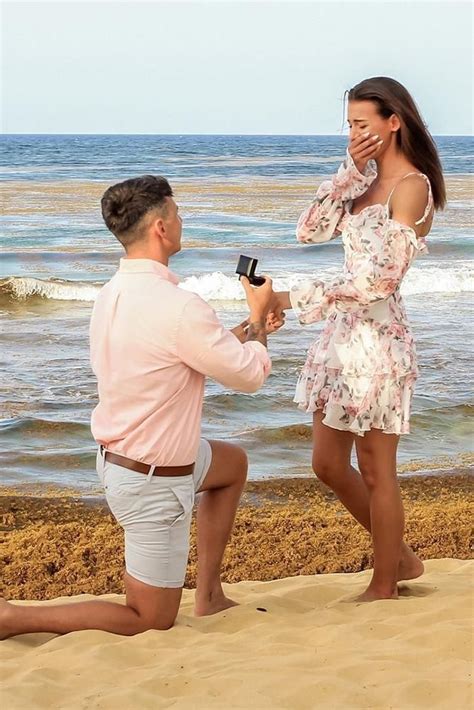 12 Romantic Beach Proposal Ideas Are Sure To Make Her Swoon Beach Proposal Proposal Ideas