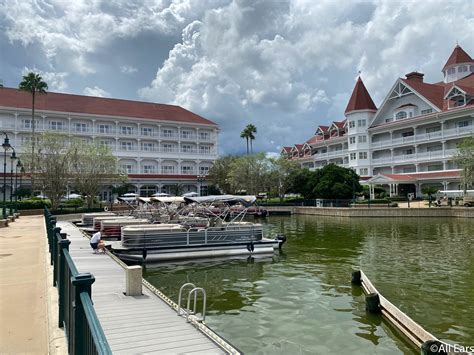 PHOTOS: Boat Rentals are BACK at Select Disney World Resorts! - AllEars.Net