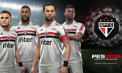 O uniforme oficial do são paulo é camisa branca, com duas listras horizontais em vermelho e preto, short branco e meias brancas com listras horizontais iguais às da camisa. PES 2019: confira as faces dos jogadores do São Paulo