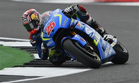 Maverick viñales tests the suzuki hayabusa powered radical sr3 at silverstone just days before his first ever motogp victory! MotoGP: Maverick Viñales and Suzuki Dominate British Grand ...