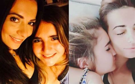 Cecilia Galliano Y Su Hija Valentina Posan En Sesión De Fotos Fama